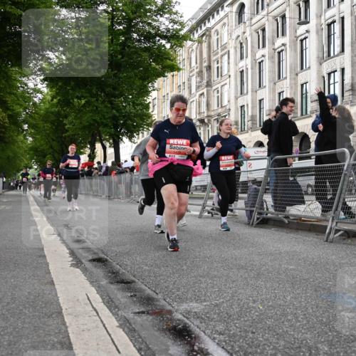 14.06.2026 - REWE Women's Run J. Mangold http://msf.ph/oto/9762151 14.06.2026 11:07:47 Ziel 5128, 5129, 5131, 5206, 5478 meine-sportfotos.de