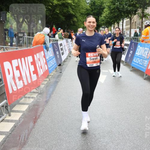 14.06.2026 - REWE Women's Run Strokosch-Dieckow http://msf.ph/oto/9762153 14.06.2026 11:13:27 Ziel 5299, 5365, 5383, 5426, 5726, 5936 meine-sportfotos.de