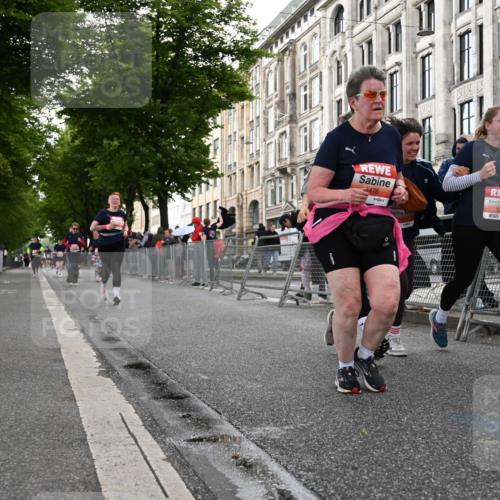 14.06.2026 - REWE Women's Run J. Mangold http://msf.ph/oto/9762162 14.06.2026 11:07:48 Ziel 5018, 5128, 5129, 5131, 5206, 5478 meine-sportfotos.de