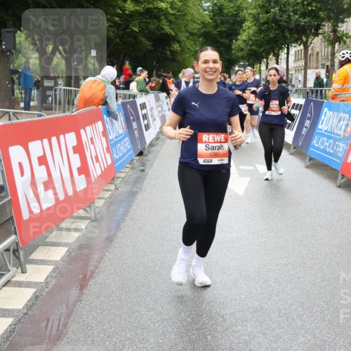 14.06.2026 - REWE Women's Run Strokosch-Dieckow http://msf.ph/oto/9762165 14.06.2026 11:13:27 Ziel 5299, 5365, 5383, 5426, 5726, 5936 meine-sportfotos.de
