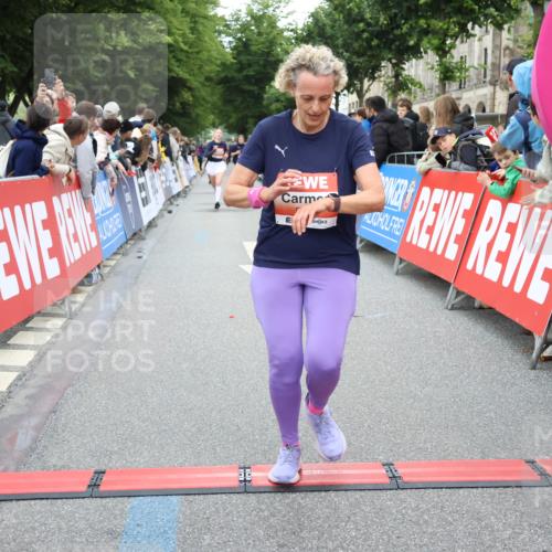 14.06.2026 - REWE Women's Run Strokosch-Dieckow http://msf.ph/oto/9762169 14.06.2026 10:58:20 Ziel 5111, 5113, 5505, 5604, 5679 meine-sportfotos.de