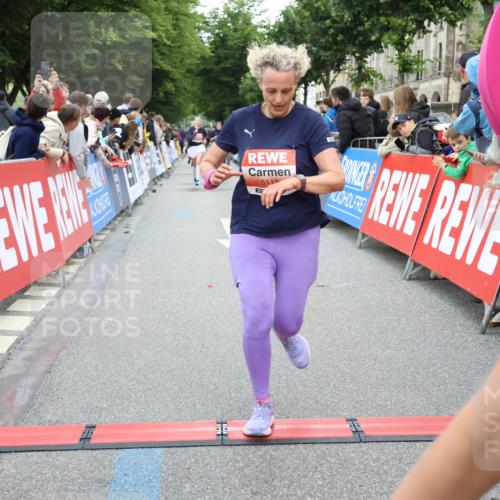 14.06.2026 - REWE Women's Run Strokosch-Dieckow http://msf.ph/oto/9762181 14.06.2026 10:58:20 Ziel 5111, 5113, 5505, 5604, 5679 meine-sportfotos.de