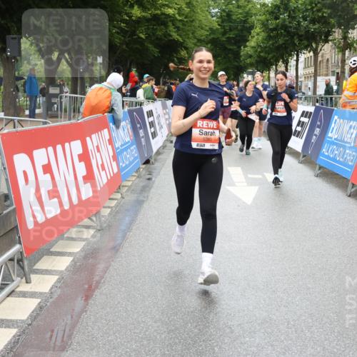 14.06.2026 - REWE Women's Run Strokosch-Dieckow http://msf.ph/oto/9762199 14.06.2026 11:13:27 Ziel 5299, 5365, 5383, 5426, 5726, 5936 meine-sportfotos.de