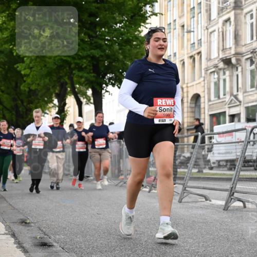 14.06.2026 - REWE Women's Run J. Mangold http://msf.ph/oto/9762225 14.06.2026 11:08:05 Ziel 5296, 5411, 5414, 5459, 5875, 5900, 5931 meine-sportfotos.de