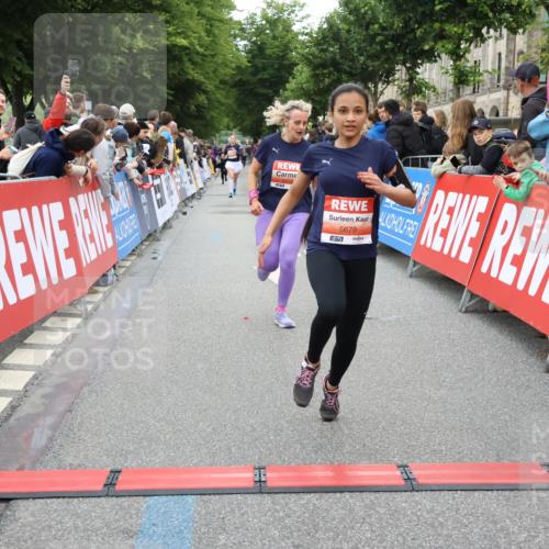 14.06.2026 - REWE Women's Run Strokosch-Dieckow http://msf.ph/oto/9762238 14.06.2026 10:58:19 Ziel 5113, 5505, 5581, 5604, 5679, 5686 meine-sportfotos.de