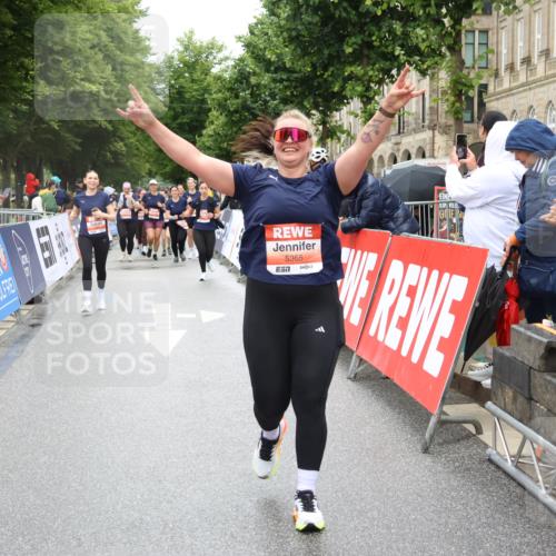 14.06.2026 - REWE Women's Run Strokosch-Dieckow http://msf.ph/oto/9762251 14.06.2026 11:13:24 Ziel 5299, 5300, 5365, 5383, 5426 meine-sportfotos.de