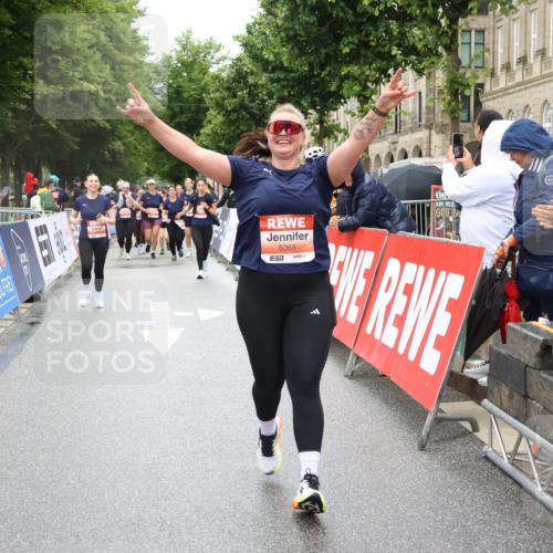 14.06.2026 - REWE Women's Run Strokosch-Dieckow http://msf.ph/oto/9762262 14.06.2026 11:13:24 Ziel 5299, 5300, 5365, 5383, 5426 meine-sportfotos.de