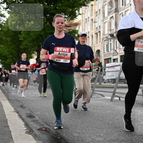 14.06.2026 - REWE Women's Run J. Mangold http://msf.ph/oto/9762263 14.06.2026 11:08:10 Ziel 5175, 5224, 5296, 5414, 5459, 5596, 5851, 5852, 5875, 5900, 5931, 5949, 5994 meine-sportfotos.de