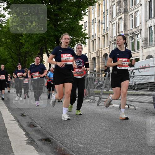 14.06.2026 - REWE Women's Run J. Mangold http://msf.ph/oto/9762280 14.06.2026 11:08:12 Ziel 5175, 5224, 5232, 5235, 5296, 5414, 5459, 5596, 5851, 5852, 5875, 5931, 5949, 5994 meine-sportfotos.de