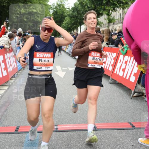 14.06.2026 - REWE Women's Run Strokosch-Dieckow http://msf.ph/oto/9762304 14.06.2026 10:58:15 Ziel 5047, 5113, 5505, 5581, 5604, 5661, 5679, 5686, 5729 meine-sportfotos.de