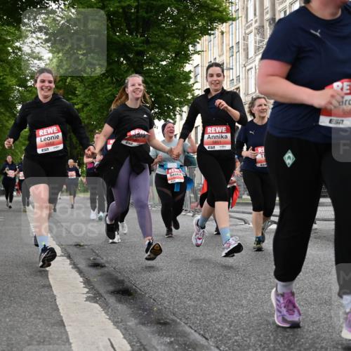 14.06.2026 - REWE Women's Run J. Mangold http://msf.ph/oto/9762314 14.06.2026 11:08:16 Ziel 5175, 5224, 5232, 5235, 5318, 5413, 5596, 5614, 5779, 5851, 5852, 5949, 5994 meine-sportfotos.de