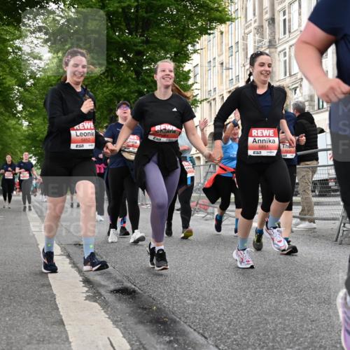 14.06.2026 - REWE Women's Run J. Mangold http://msf.ph/oto/9762316 14.06.2026 11:08:16 Ziel 5175, 5224, 5232, 5235, 5318, 5413, 5596, 5614, 5779, 5851, 5852, 5949, 5994 meine-sportfotos.de