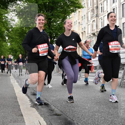 14.06.2026 - REWE Women's Run J. Mangold http://msf.ph/oto/9762320 14.06.2026 11:08:16 Ziel 5175, 5224, 5232, 5235, 5318, 5413, 5596, 5614, 5779, 5851, 5852, 5949, 5994 meine-sportfotos.de