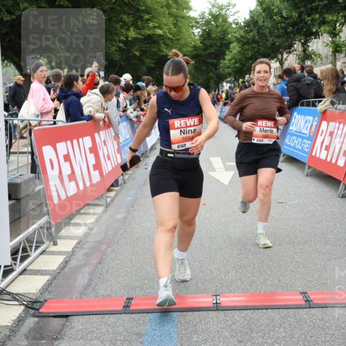 14.06.2026 - REWE Women's Run Strokosch-Dieckow http://msf.ph/oto/9762350 14.06.2026 10:58:14 Ziel 5047, 5505, 5581, 5604, 5661, 5679, 5686, 5729 meine-sportfotos.de