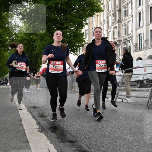 14.06.2026 - REWE Women's Run J. Mangold http://msf.ph/oto/9762354 14.06.2026 11:08:22 Ziel 5186, 5187, 5232, 5235, 5318, 5413, 5593, 5614, 5758, 5779, 6014 meine-sportfotos.de