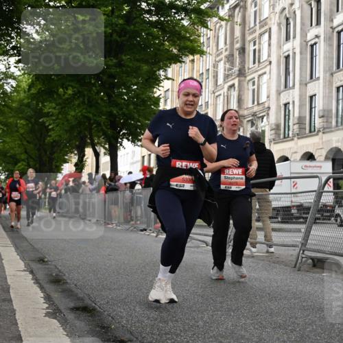 14.06.2026 - REWE Women's Run J. Mangold http://msf.ph/oto/9762396 14.06.2026 11:08:37 Ziel 5073, 5338, 5653, 5755, 5947, 6039 meine-sportfotos.de