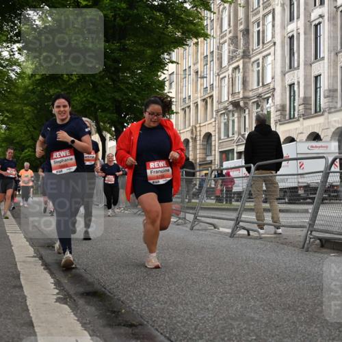 14.06.2026 - REWE Women's Run J. Mangold http://msf.ph/oto/9762406 14.06.2026 11:08:42 Ziel 5073, 5543, 5544, 5653, 5755, 5825, 5841, 5859 meine-sportfotos.de
