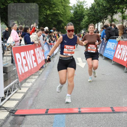 14.06.2026 - REWE Women's Run Strokosch-Dieckow http://msf.ph/oto/9762413 14.06.2026 10:58:14 Ziel 5047, 5505, 5581, 5604, 5661, 5679, 5686, 5729 meine-sportfotos.de
