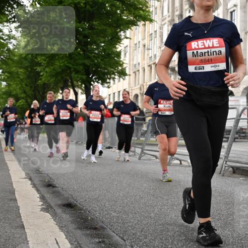 14.06.2026 - REWE Women's Run J. Mangold http://msf.ph/oto/9762441 14.06.2026 11:08:45 Ziel 5037, 5099, 5543, 5544, 5653, 5732, 5755, 5825, 5841, 5859, 5925 meine-sportfotos.de