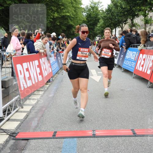 14.06.2026 - REWE Women's Run Strokosch-Dieckow http://msf.ph/oto/9762444 14.06.2026 10:58:14 Ziel 5047, 5505, 5581, 5604, 5661, 5679, 5686, 5729 meine-sportfotos.de