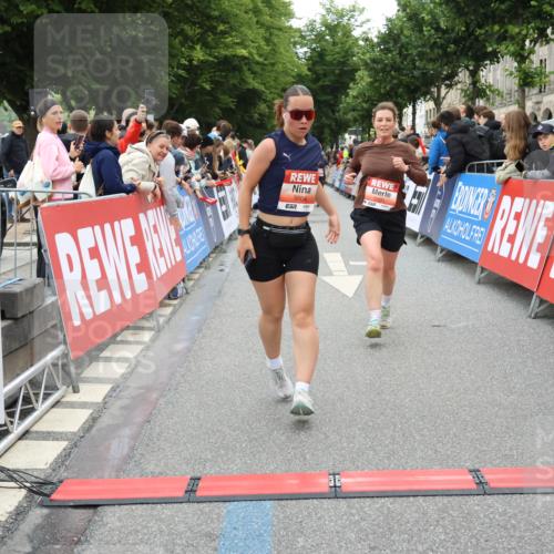 14.06.2026 - REWE Women's Run Strokosch-Dieckow http://msf.ph/oto/9762463 14.06.2026 10:58:14 Ziel 5047, 5505, 5581, 5604, 5661, 5679, 5686, 5729 meine-sportfotos.de