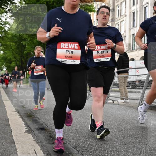 14.06.2026 - REWE Women's Run J. Mangold http://msf.ph/oto/9762484 14.06.2026 11:08:48 Ziel 5037, 5099, 5543, 5544, 5600, 5732, 5825, 5841, 5859, 5925 meine-sportfotos.de