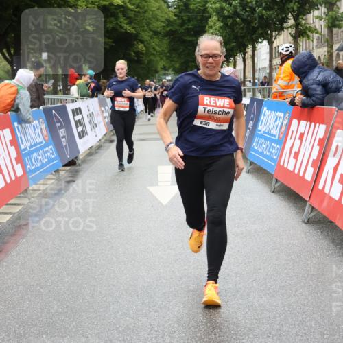 14.06.2026 - REWE Women's Run Strokosch-Dieckow http://msf.ph/oto/9762492 14.06.2026 11:13:16 Ziel 5299, 5300 meine-sportfotos.de
