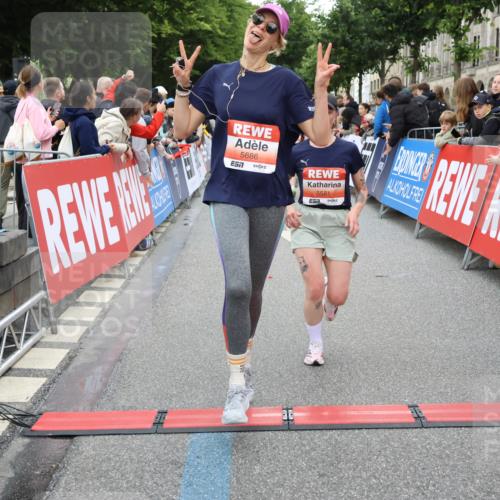 14.06.2026 - REWE Women's Run Strokosch-Dieckow http://msf.ph/oto/9762507 14.06.2026 10:58:11 Ziel 5047, 5505, 5581, 5604, 5661, 5686, 5729 meine-sportfotos.de