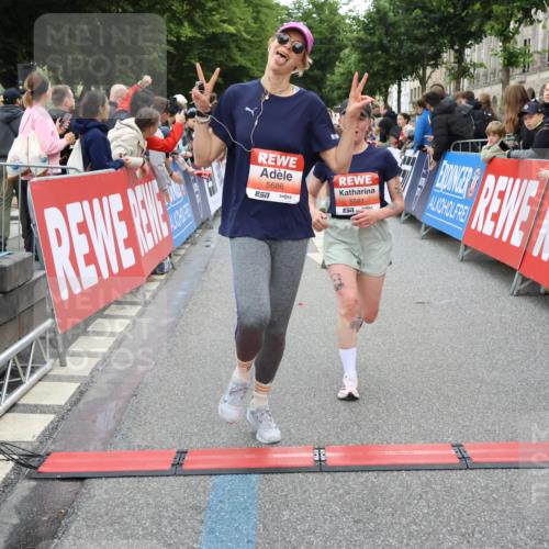 14.06.2026 - REWE Women's Run Strokosch-Dieckow http://msf.ph/oto/9762523 14.06.2026 10:58:11 Ziel 5047, 5505, 5581, 5604, 5661, 5686, 5729 meine-sportfotos.de
