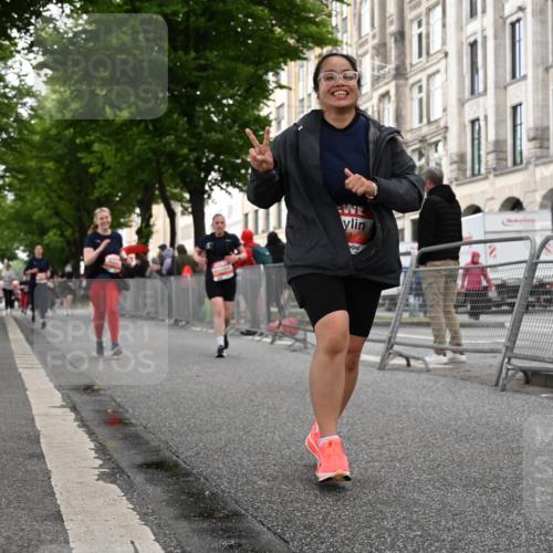 14.06.2026 - REWE Women's Run J. Mangold http://msf.ph/oto/9762536 14.06.2026 11:08:56 Ziel 5259, 5600, 5681, 5927 meine-sportfotos.de