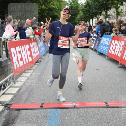 14.06.2026 - REWE Women's Run Strokosch-Dieckow http://msf.ph/oto/9762542 14.06.2026 10:58:11 Ziel 5047, 5505, 5581, 5604, 5661, 5686, 5729 meine-sportfotos.de