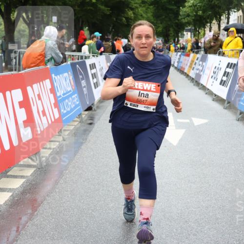 14.06.2026 - REWE Women's Run Strokosch-Dieckow http://msf.ph/oto/9762553 14.06.2026 11:12:59 Ziel 5155, 5205, 5847, 6052 meine-sportfotos.de