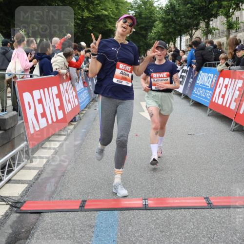 14.06.2026 - REWE Women's Run Strokosch-Dieckow http://msf.ph/oto/9762560 14.06.2026 10:58:11 Ziel 5047, 5505, 5581, 5604, 5661, 5686, 5729 meine-sportfotos.de