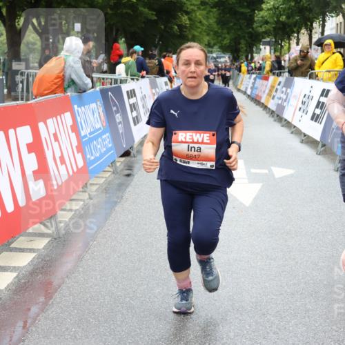 14.06.2026 - REWE Women's Run Strokosch-Dieckow http://msf.ph/oto/9762576 14.06.2026 11:12:59 Ziel 5155, 5205, 5847, 6052 meine-sportfotos.de