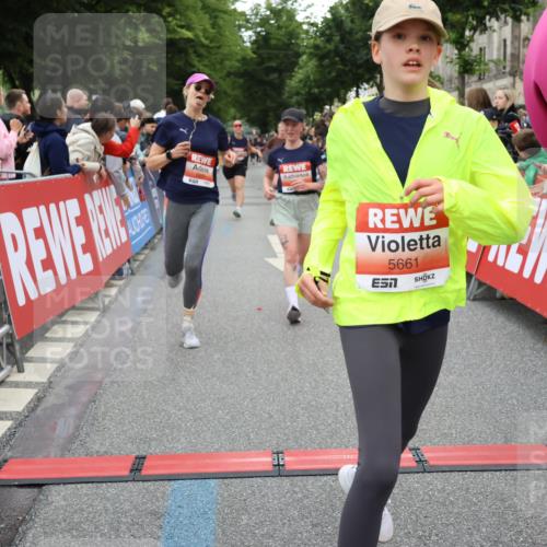 14.06.2026 - REWE Women's Run Strokosch-Dieckow http://msf.ph/oto/9762627 14.06.2026 10:58:10 Ziel 5047, 5132, 5581, 5604, 5661, 5686, 5729 meine-sportfotos.de