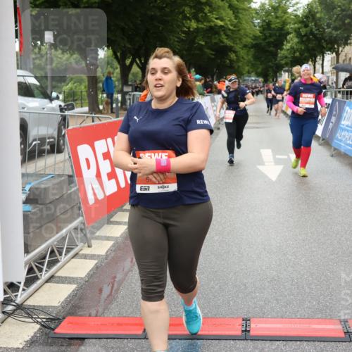 14.06.2026 - REWE Women's Run Strokosch-Dieckow http://msf.ph/oto/9762650 14.06.2026 11:12:50 Ziel 5009, 5088, 5089, 5090, 5100, 5191, 5205, 5325, 5612, 5785, 6052 meine-sportfotos.de