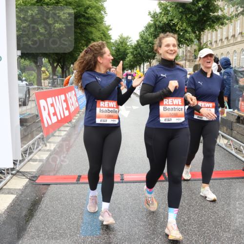 14.06.2026 - REWE Women's Run Strokosch-Dieckow http://msf.ph/oto/9762683 14.06.2026 11:12:46 Ziel 5009, 5088, 5089, 5090, 5100, 5191, 5325, 5555, 5612, 5671, 5785 meine-sportfotos.de