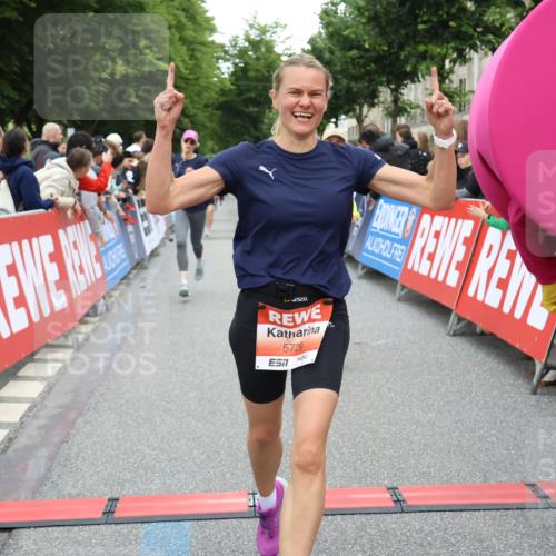 14.06.2026 - REWE Women's Run Strokosch-Dieckow http://msf.ph/oto/9762684 14.06.2026 10:58:09 Ziel 5047, 5132, 5581, 5661, 5686, 5729 meine-sportfotos.de