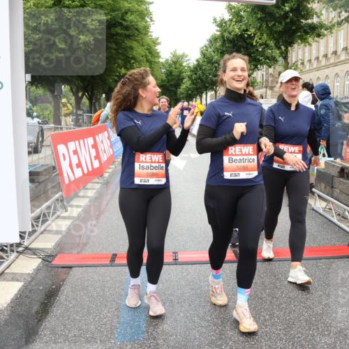 14.06.2026 - REWE Women's Run Strokosch-Dieckow http://msf.ph/oto/9762695 14.06.2026 11:12:46 Ziel 5009, 5088, 5089, 5090, 5100, 5191, 5325, 5555, 5612, 5671, 5785 meine-sportfotos.de