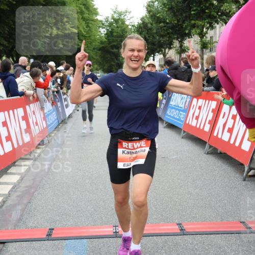 14.06.2026 - REWE Women's Run Strokosch-Dieckow http://msf.ph/oto/9762701 14.06.2026 10:58:09 Ziel 5047, 5132, 5581, 5661, 5686, 5729 meine-sportfotos.de