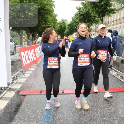14.06.2026 - REWE Women's Run Strokosch-Dieckow http://msf.ph/oto/9762706 14.06.2026 11:12:46 Ziel 5009, 5088, 5089, 5090, 5100, 5191, 5325, 5555, 5612, 5671, 5785 meine-sportfotos.de