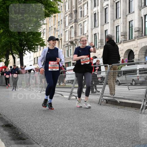 14.06.2026 - REWE Women's Run J. Mangold http://msf.ph/oto/9762708 14.06.2026 11:09:25 Ziel 5278, 5465 meine-sportfotos.de