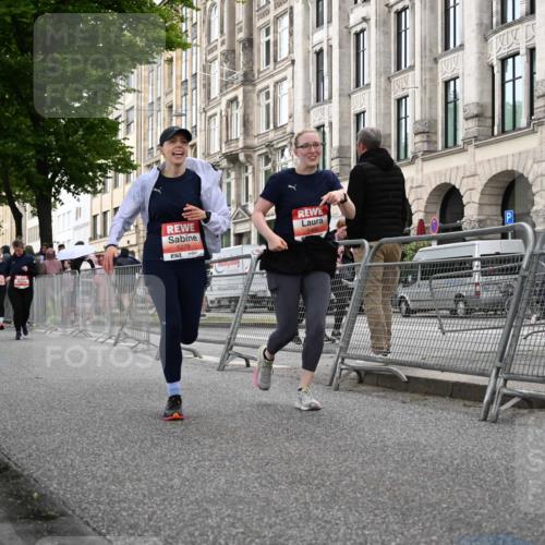 14.06.2026 - REWE Women's Run J. Mangold http://msf.ph/oto/9762710 14.06.2026 11:09:25 Ziel 5278, 5465 meine-sportfotos.de