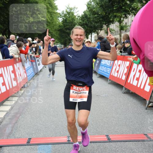 14.06.2026 - REWE Women's Run Strokosch-Dieckow http://msf.ph/oto/9762712 14.06.2026 10:58:09 Ziel 5047, 5132, 5581, 5661, 5686, 5729 meine-sportfotos.de