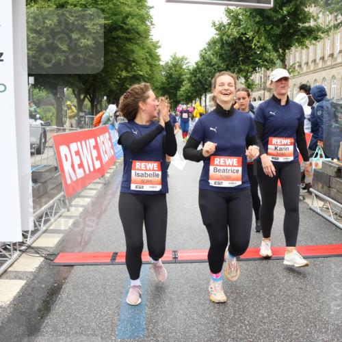 14.06.2026 - REWE Women's Run Strokosch-Dieckow http://msf.ph/oto/9762716 14.06.2026 11:12:46 Ziel 5009, 5088, 5089, 5090, 5100, 5191, 5325, 5555, 5612, 5671, 5785 meine-sportfotos.de