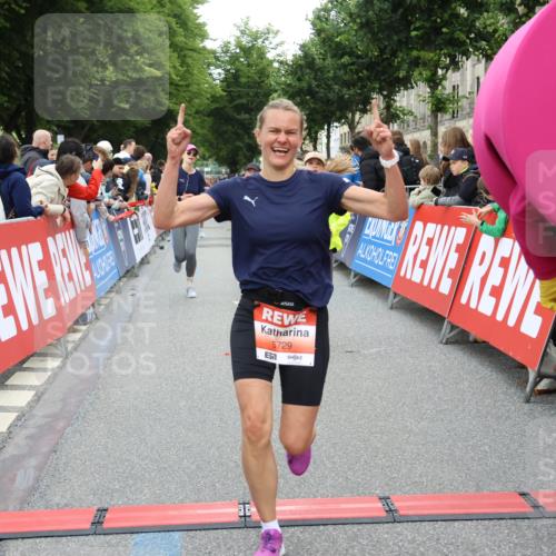14.06.2026 - REWE Women's Run Strokosch-Dieckow http://msf.ph/oto/9762728 14.06.2026 10:58:09 Ziel 5047, 5132, 5581, 5661, 5686, 5729 meine-sportfotos.de