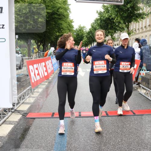14.06.2026 - REWE Women's Run Strokosch-Dieckow http://msf.ph/oto/9762739 14.06.2026 11:12:46 Ziel 5009, 5088, 5089, 5090, 5100, 5191, 5325, 5555, 5612, 5671, 5785 meine-sportfotos.de