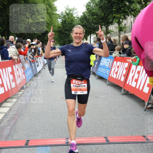 14.06.2026 - REWE Women's Run Strokosch-Dieckow http://msf.ph/oto/9762743 14.06.2026 10:58:09 Ziel 5047, 5132, 5581, 5661, 5686, 5729 meine-sportfotos.de
