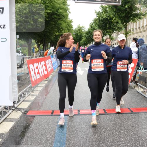 14.06.2026 - REWE Women's Run Strokosch-Dieckow http://msf.ph/oto/9762750 14.06.2026 11:12:46 Ziel 5009, 5088, 5089, 5090, 5100, 5191, 5325, 5555, 5612, 5671, 5785 meine-sportfotos.de