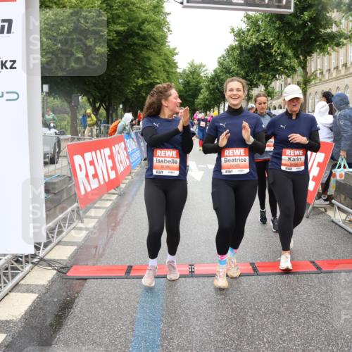 14.06.2026 - REWE Women's Run Strokosch-Dieckow http://msf.ph/oto/9762760 14.06.2026 11:12:46 Ziel 5009, 5088, 5089, 5090, 5100, 5191, 5325, 5555, 5612, 5671, 5785 meine-sportfotos.de